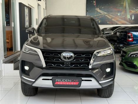 Toyota Hilux SW4 SRX 4x4 2.8 TDI 16V Dies. Aut.