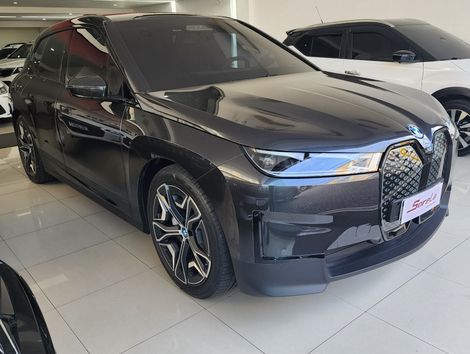 BMW iX XDrive 40 Aut. (Elétrico)