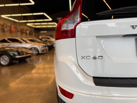 Volvo XC 60 T-5 R-DESIGN 2.0 FWD 5p