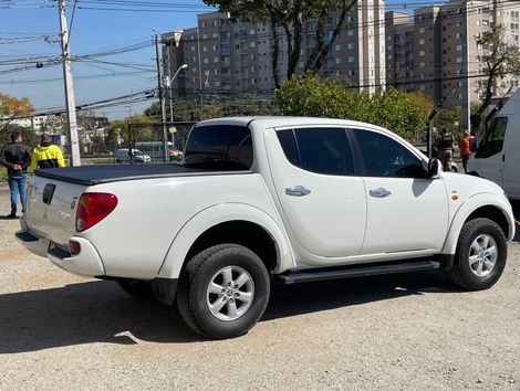 Mitsubishi L200 Triton HLS 2.4 Flex 16V CD Mec.