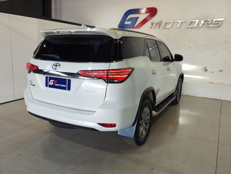 Toyota Hilux SW4 SRX 4x4 2.8 TDI 16V Dies. Aut.