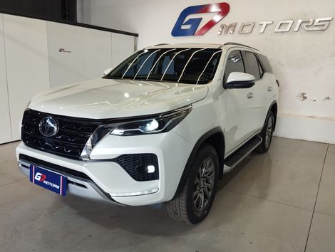 Toyota Hilux SW4 SRX 4x4 2.8 TDI 16V Dies. Aut.
