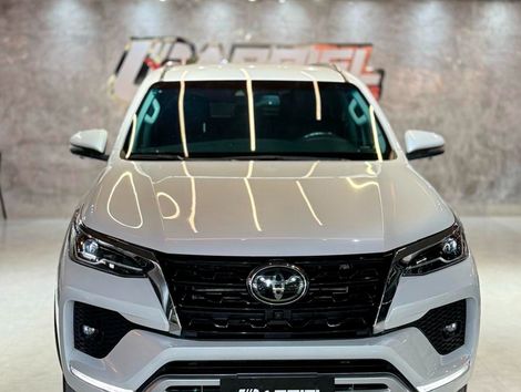 Toyota Hilux SW4 SRX 4x4 2.8 TDI 16V Dies. Aut.