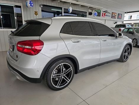Mercedes GLA 250 Vision 2.0 TB 16V 211cv Aut.