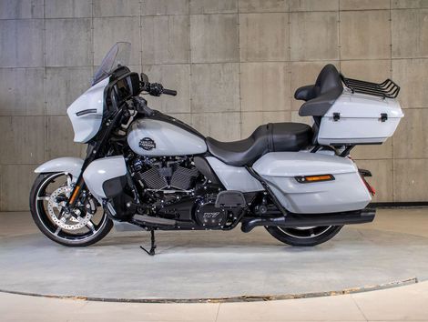 Harley STREET GLIDE ULTRA FLHXU