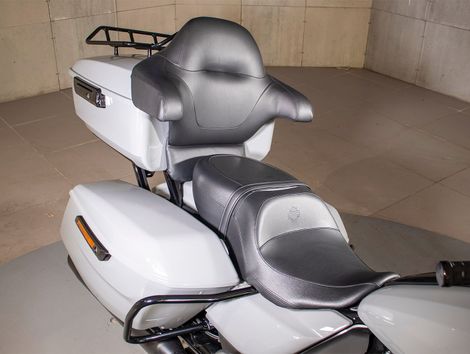 Harley STREET GLIDE ULTRA FLHXU