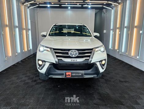 Toyota Hilux SW4 SRX 4x4 2.8 TDI 16V Dies. Aut.