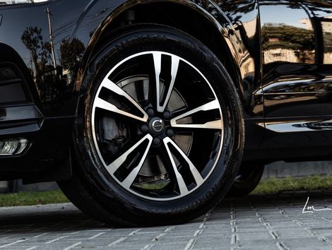 Volvo XC 60 D-5 MOMENTUM 2.0 AWD Diesel 5p