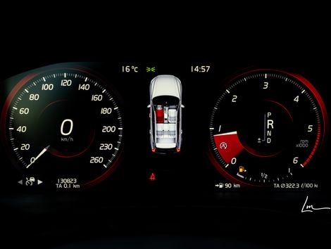 Volvo XC 60 D-5 MOMENTUM 2.0 AWD Diesel 5p