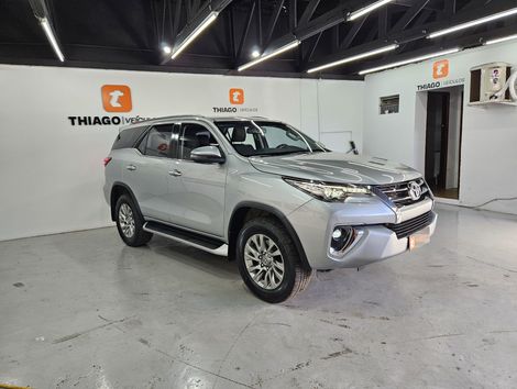 Toyota Hilux SW4 SRX 4x4 2.8 TDI 16V Dies. Aut.