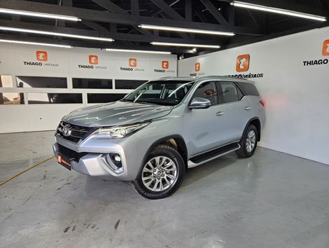 Toyota Hilux SW4 SRX 4x4 2.8 TDI 16V Dies. Aut.