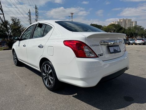 Nissan VERSA SL 1.6 16V FlexStart 4p Aut.