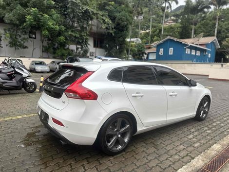 VOLVO 2.0 T4 KINETIC GASOLINA 4P AUTOMÁTICO