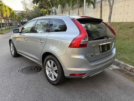 VOLVO 2.4 D5 KINETIC DIESEL AWD 4P AUTOMÁTICO