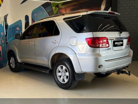 Toyota Hilux SW4 SRV D4-D 4x4 3.0 TDI Dies. Aut