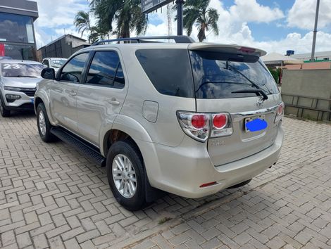 Toyota Hilux SW4 SRV D4-D 4x4 3.0 TDI Dies. Aut