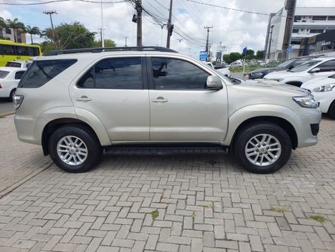 Toyota Hilux SW4 SRV D4-D 4x4 3.0 TDI Dies. Aut