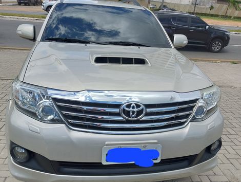 Toyota Hilux SW4 SRV D4-D 4x4 3.0 TDI Dies. Aut