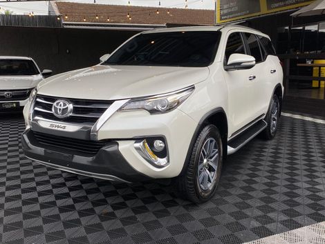 Toyota Hilux SW4 SRX 4x4 2.8 TDI 16V Dies. Aut.