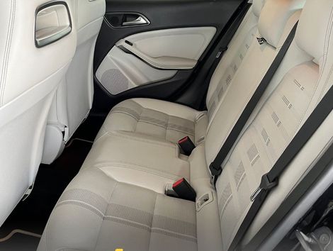 Mercedes GLA 200 Night 1.6. TB 16V Flex Aut.