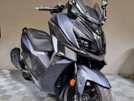 DAFRA CRUISYM 300 I
