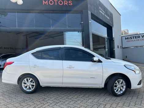 Nissan VERSA SV 1.6 16V FlexStart 4p Mec.