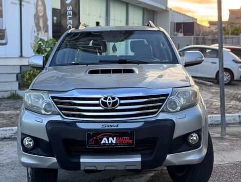 Toyota Hilux SW4 SRV D4-D 4x4 3.0 TDI Dies. Aut