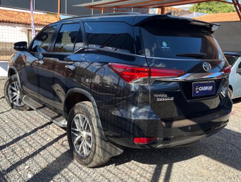 Toyota Hilux SW4 SRX 4x4 2.8 TDI 16V Dies. Aut.