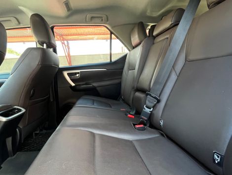 Toyota Hilux SW4 SRX 4x4 2.8 TDI 16V Dies. Aut.