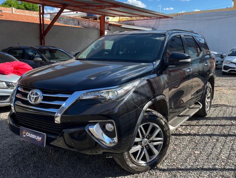 Toyota Hilux SW4 SRX 4x4 2.8 TDI 16V Dies. Aut.