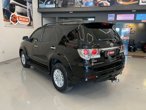 Toyota Hilux SW4 SR D4-D 4x4 3.0 TDI Dies. Aut