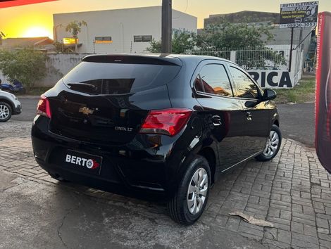 Chevrolet ONIX HATCH LT 1.0 8V FlexPower 5p Mec.