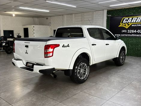Mitsubishi L200 Tri. Outd. GLX 2.4 CD 4x4 Die. Mec.