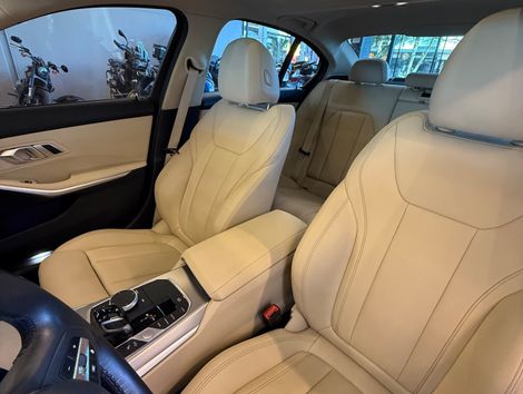 BMW 330i Sport 2.0 TB 16V 4p