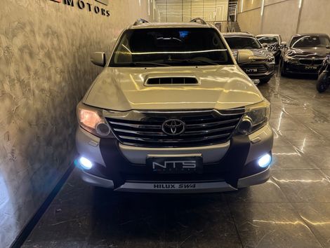 Toyota Hilux SW4 SR D4-D 4x4 3.0 TDI Dies. Aut
