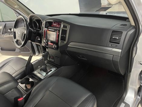 Mitsubishi Pajero HPE 3.5 4x4 Flex 5p Aut.