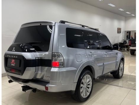 Mitsubishi Pajero HPE 3.5 4x4 Flex 5p Aut.