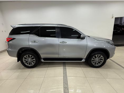 Toyota Hilux CD SRX Plus 4x4 2.8 TDI Die. Aut.