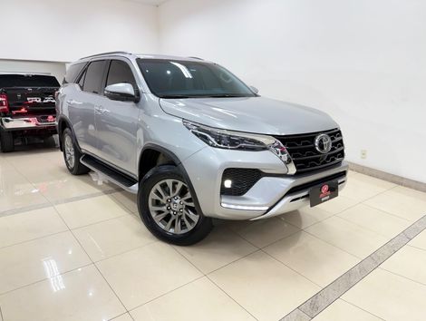 Toyota Hilux CD SRX Plus 4x4 2.8 TDI Die. Aut.