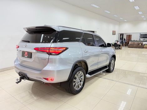 Toyota Hilux CD SRX Plus 4x4 2.8 TDI Die. Aut.
