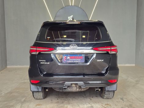 Toyota Hilux SW4 SRX 4x4 2.8 TDI 16V Dies. Aut.