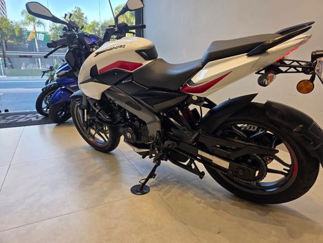 BAJAJ DOMINAR 200