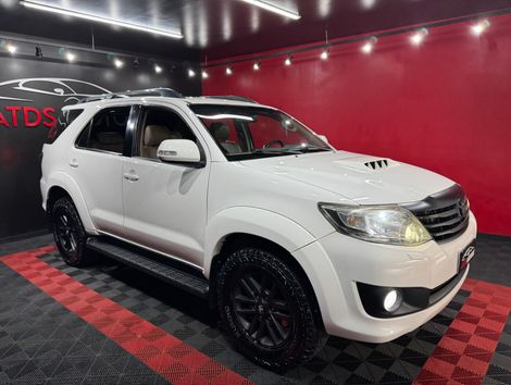 Toyota Hilux SW4 SRV D4-D 4x4 3.0 TDI Dies. Aut