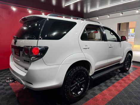 Toyota Hilux SW4 SRV D4-D 4x4 3.0 TDI Dies. Aut