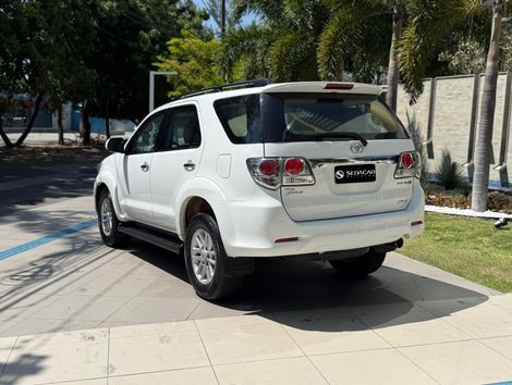 Toyota Hilux SW4 SRV D4-D 4x4 3.0 TDI Dies. Aut