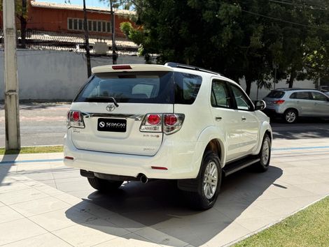 Toyota Hilux SW4 SRV D4-D 4x4 3.0 TDI Dies. Aut