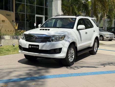 Toyota Hilux SW4 SRV D4-D 4x4 3.0 TDI Dies. Aut