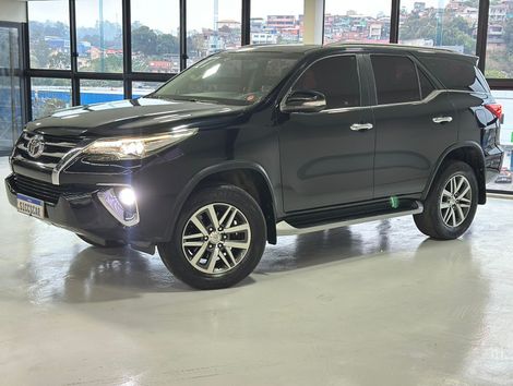 Toyota Hilux SW4 SRX 4x4 2.8 TDI 16V Dies. Aut.