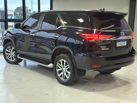 Toyota Hilux SW4 SRX 4x4 2.8 TDI 16V Dies. Aut.