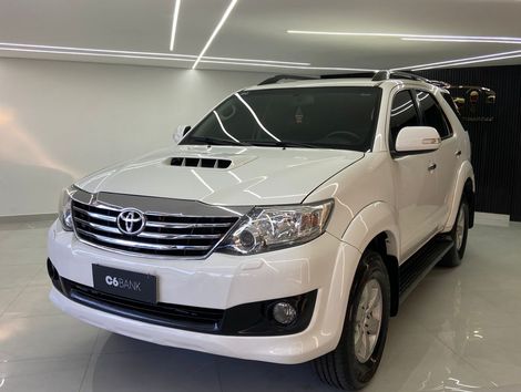 Toyota Hilux SW4 SRV D4-D 4x4 3.0 TDI Dies. Aut